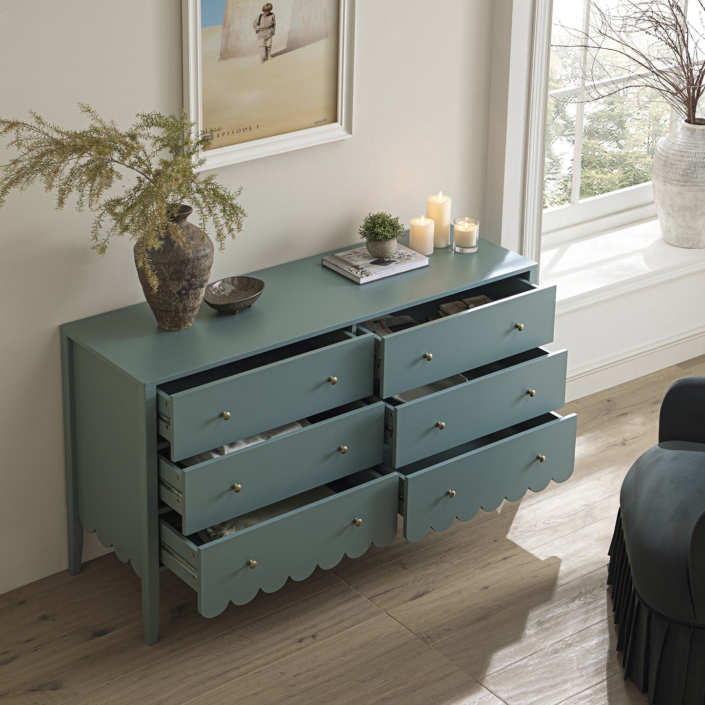Commode large Henley à 6 tiroirs et bords festonnés, épicéa bleu