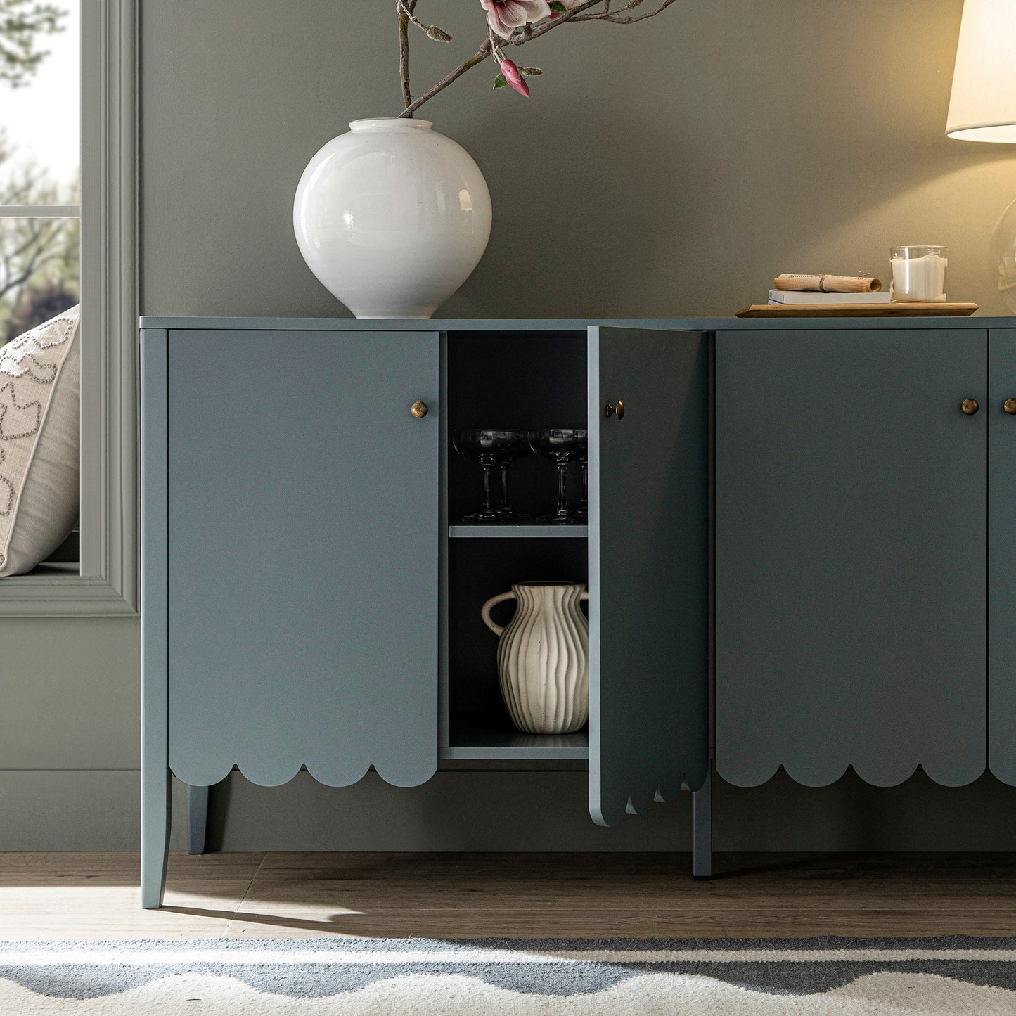 Buffet Henley à bords festonnés de 59 po de large, épicéa bleu
