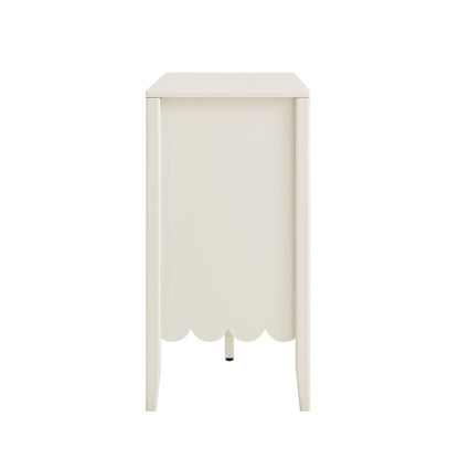 Buffet Henley à bords festonnés de 140 cm de large avec étagère ouverte, couleur sable clair