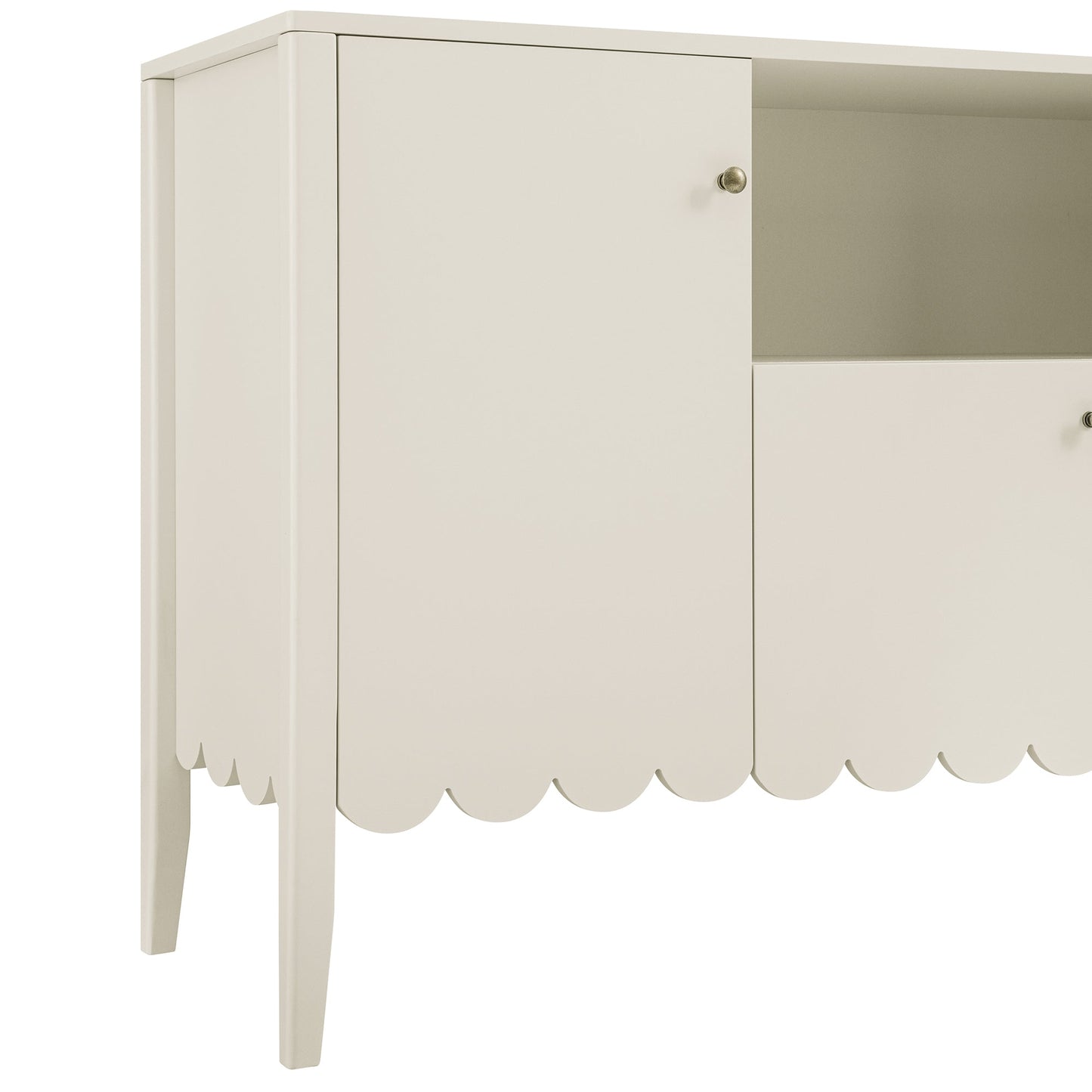 Buffet Henley à bords festonnés de 140 cm de large avec étagère ouverte, couleur sable clair