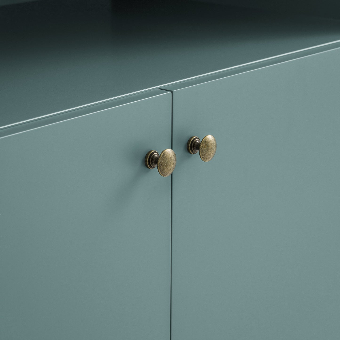 Buffet Henley à bords festonnés de 140 cm de large avec étagère ouverte, épicéa bleu