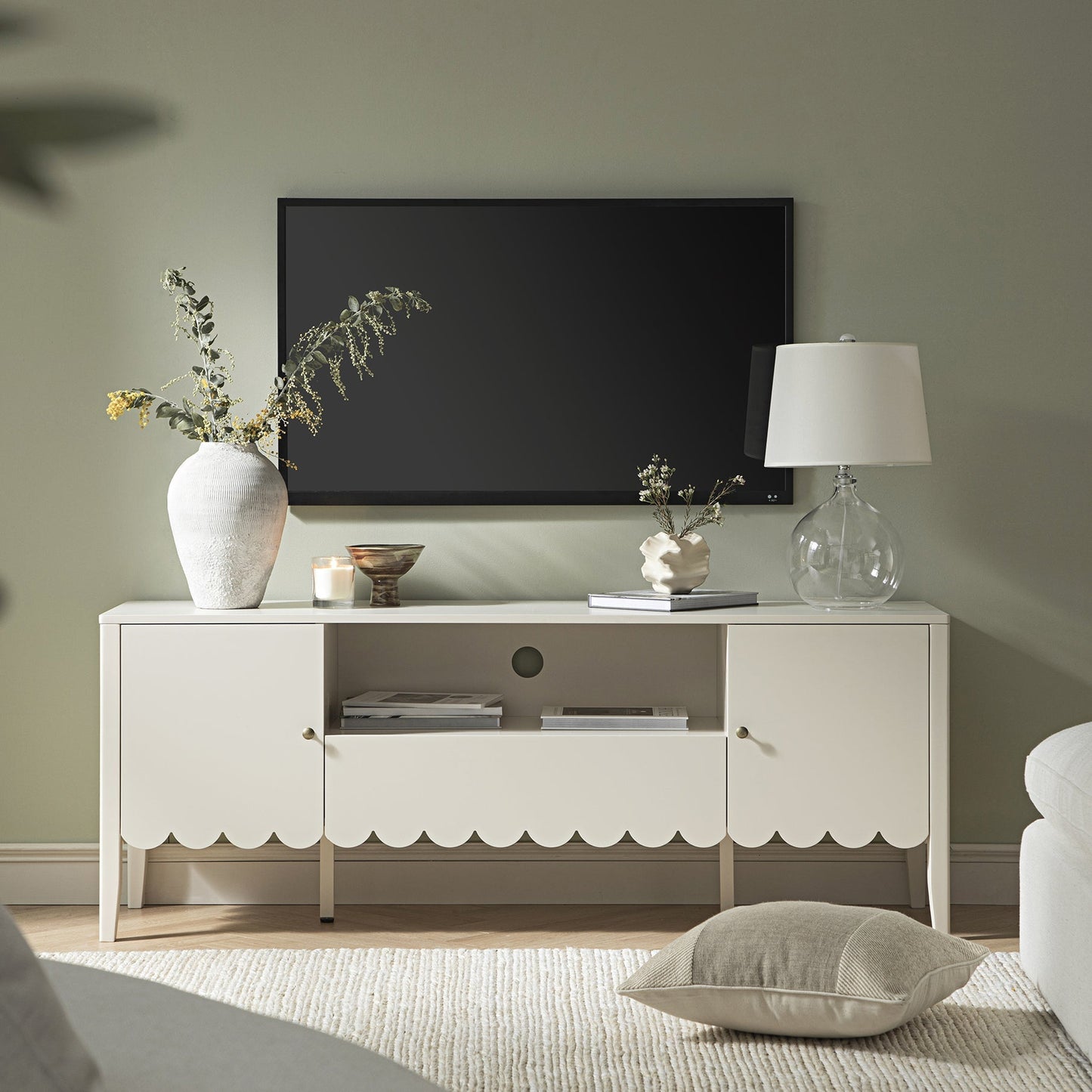 Meuble TV Henley à bords festonnés, 59 po de large, sable clair