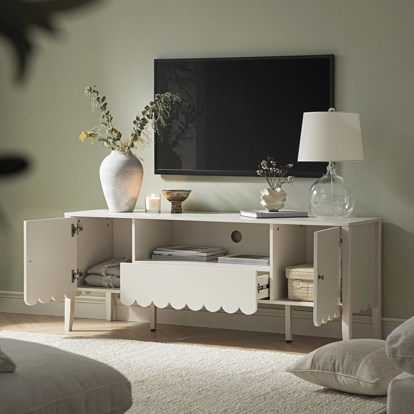 Meuble TV Henley à bords festonnés, 59 po de large, sable clair