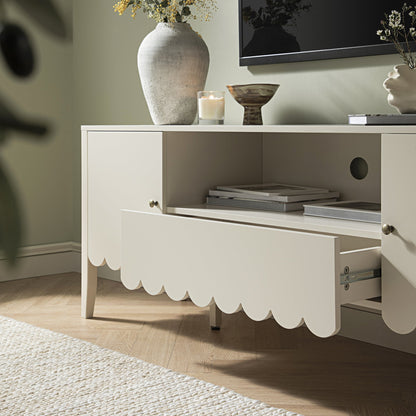 Meuble TV Henley à bords festonnés, 59 po de large, sable clair