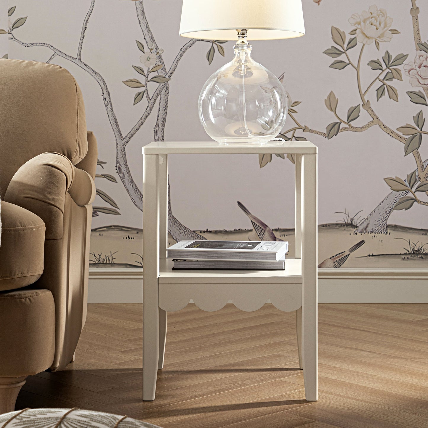 Table d'appoint à bords festonnés Henley, sable clair