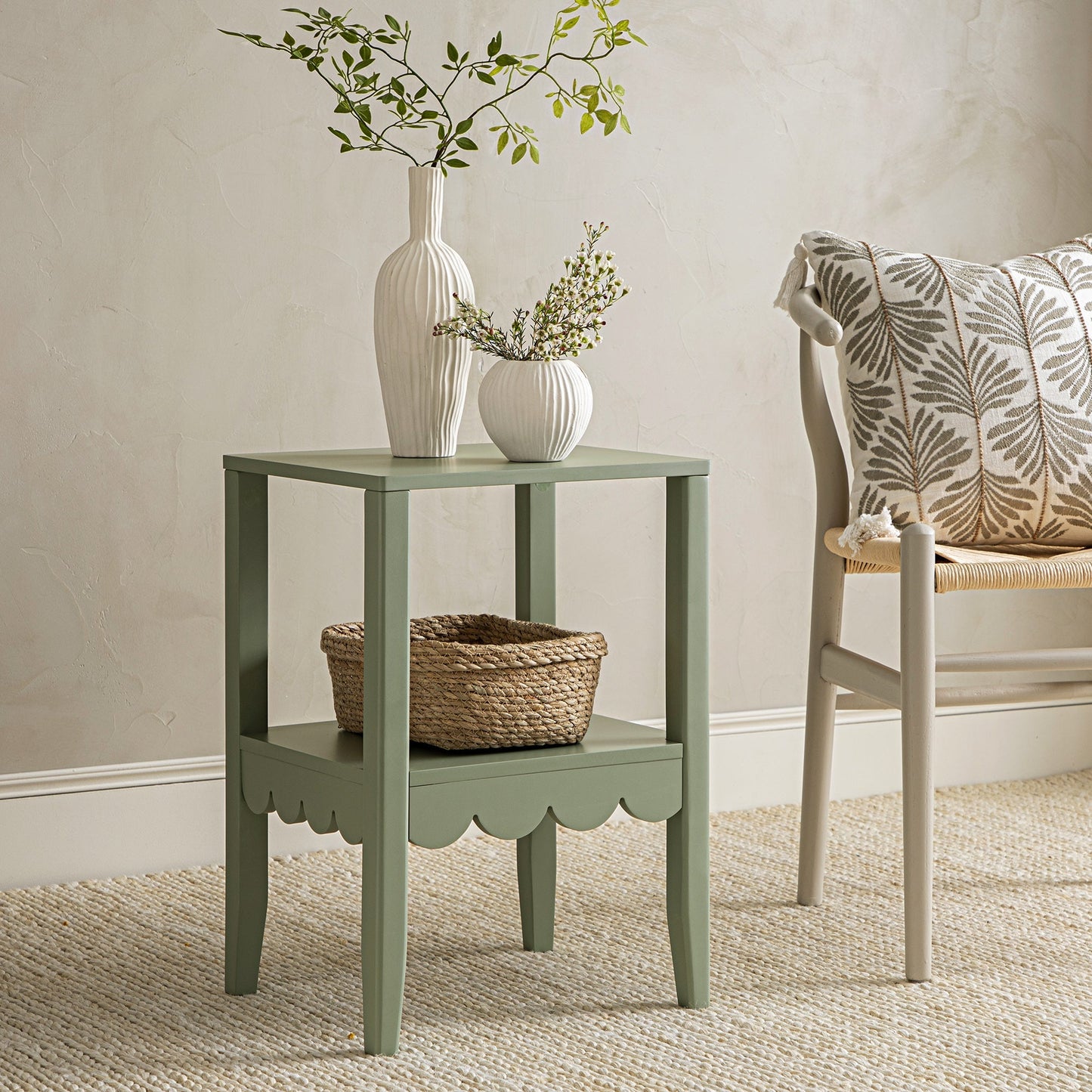 Table d'appoint à bords festonnés Henley, vert sauge