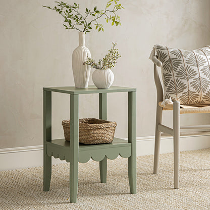 Table d'appoint à bords festonnés Henley, vert sauge