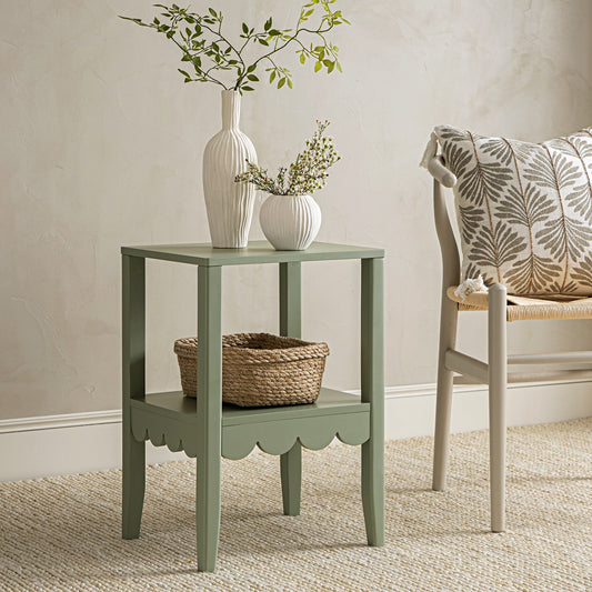 Table d'appoint à bords festonnés Henley, vert sauge