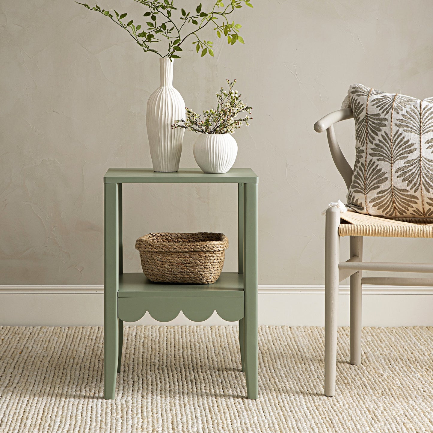 Table d'appoint à bords festonnés Henley, vert sauge