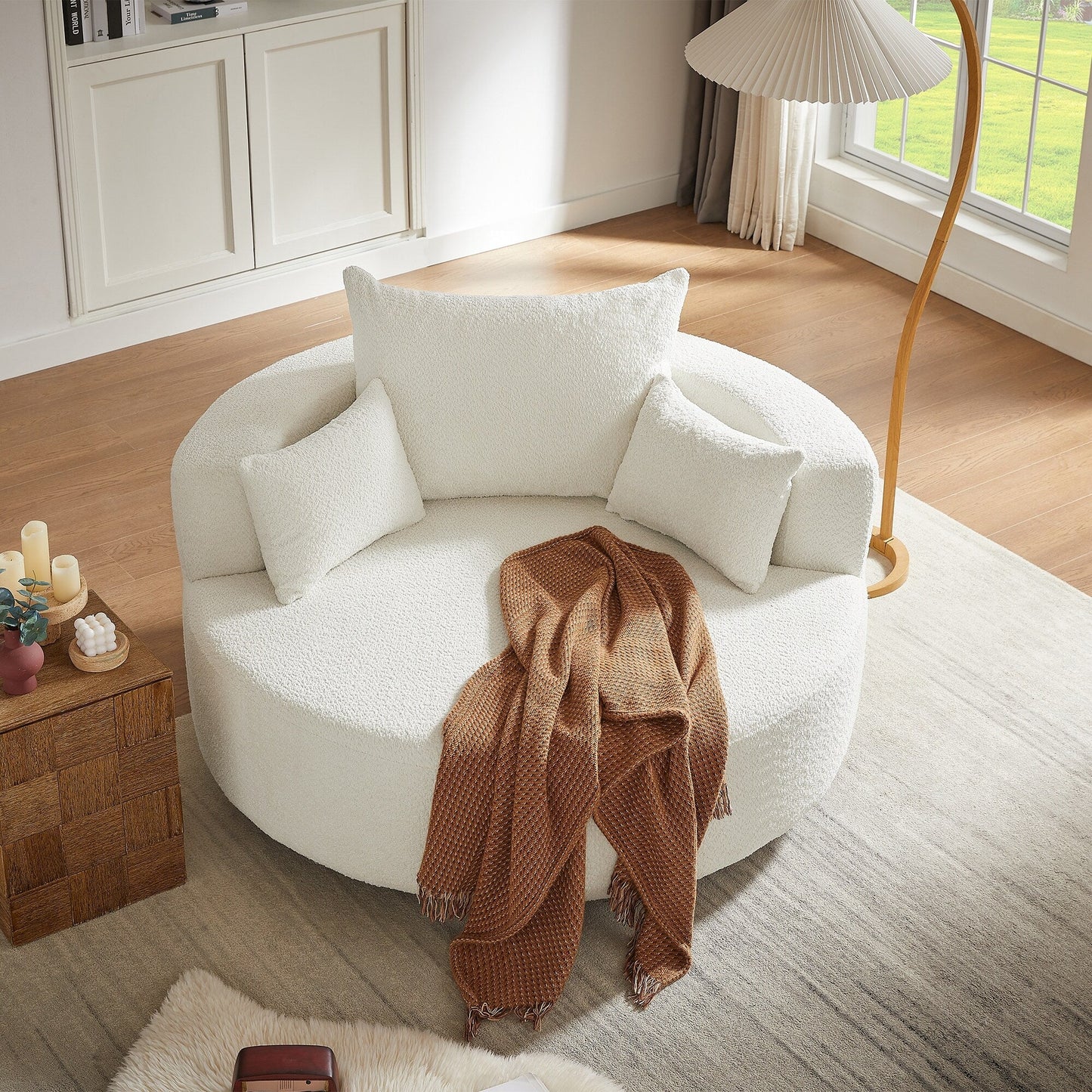 Fauteuil lounge rond en chenille, avec accoudoirs et base pivotante à 360° et 3 coussins amovibles