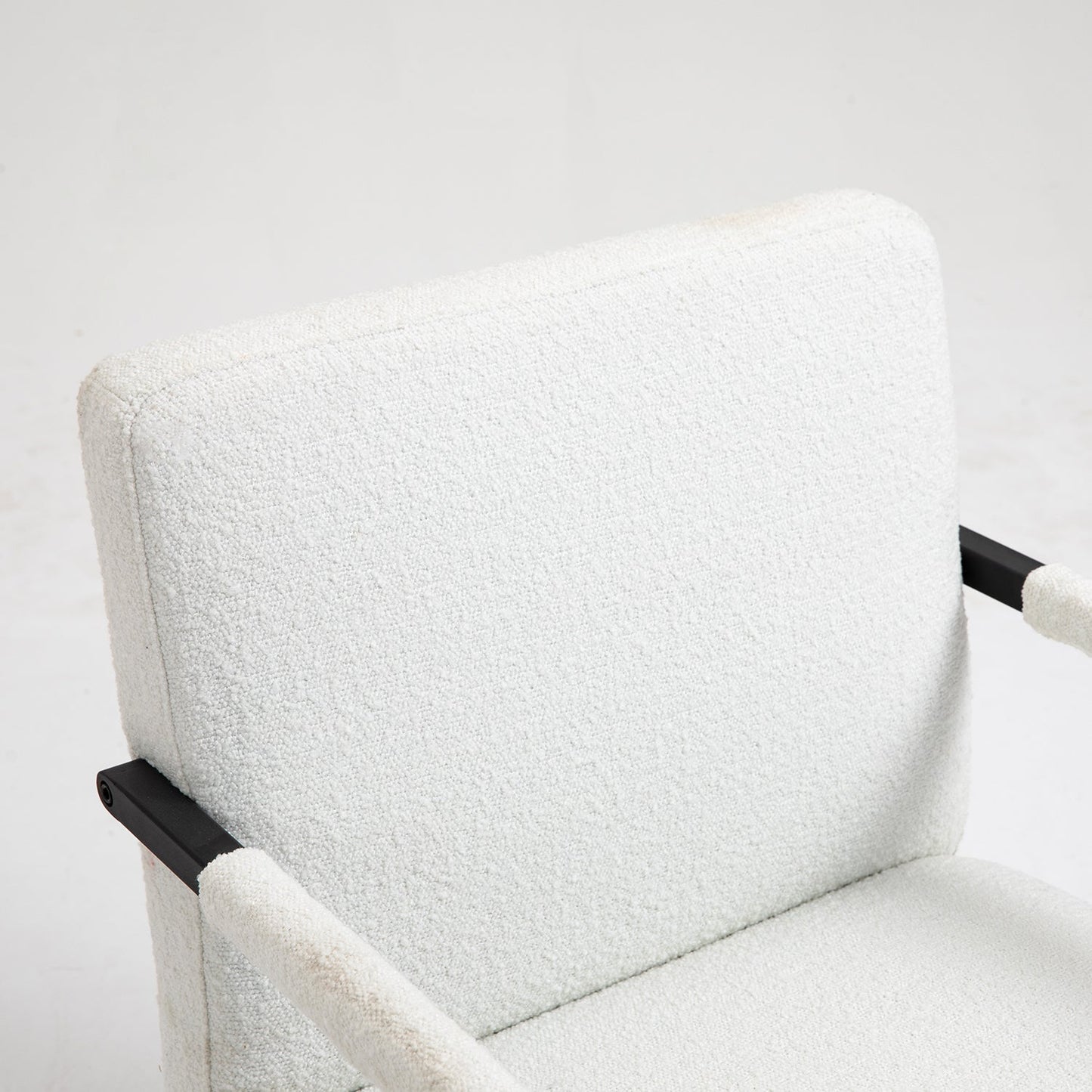 Chaise d'appoint Hatton avec cadre en acier et boucle (blanche)
