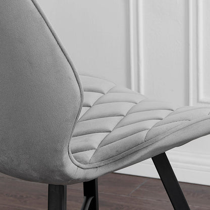 Lot de 2 chaises de salle à manger Ampney en velours gris clair avec pieds en métal et motif diamant