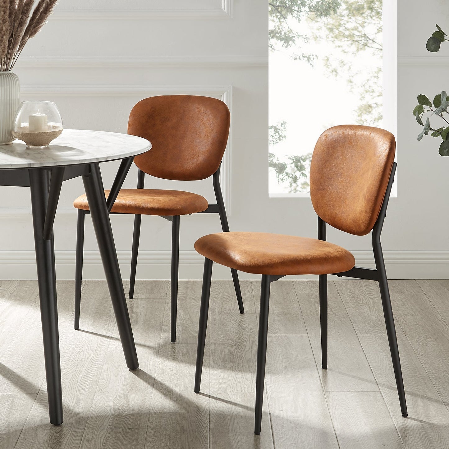 Lot de 2 chaises de salle à manger rembourrées en cuir vegan couleur cognac Kelmarsh