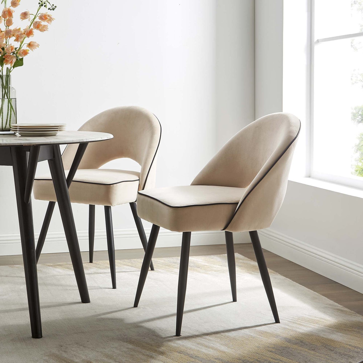 Ensemble de 2 chaises de salle à manger Oakley en velours champagne avec passepoil contrasté