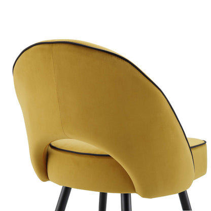 Ensemble de 2 chaises de salle à manger Oakley en velours jaune moutarde avec passepoil