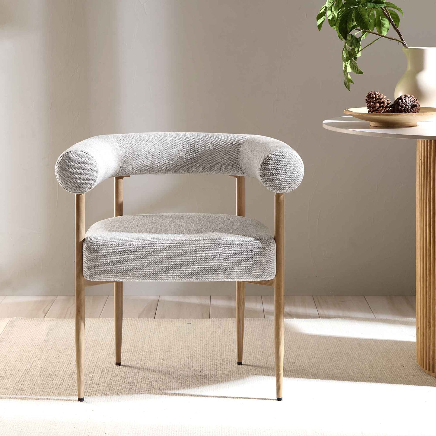 Chaise de salle à manger tissée beige Fulbourn avec pieds effet bois naturel