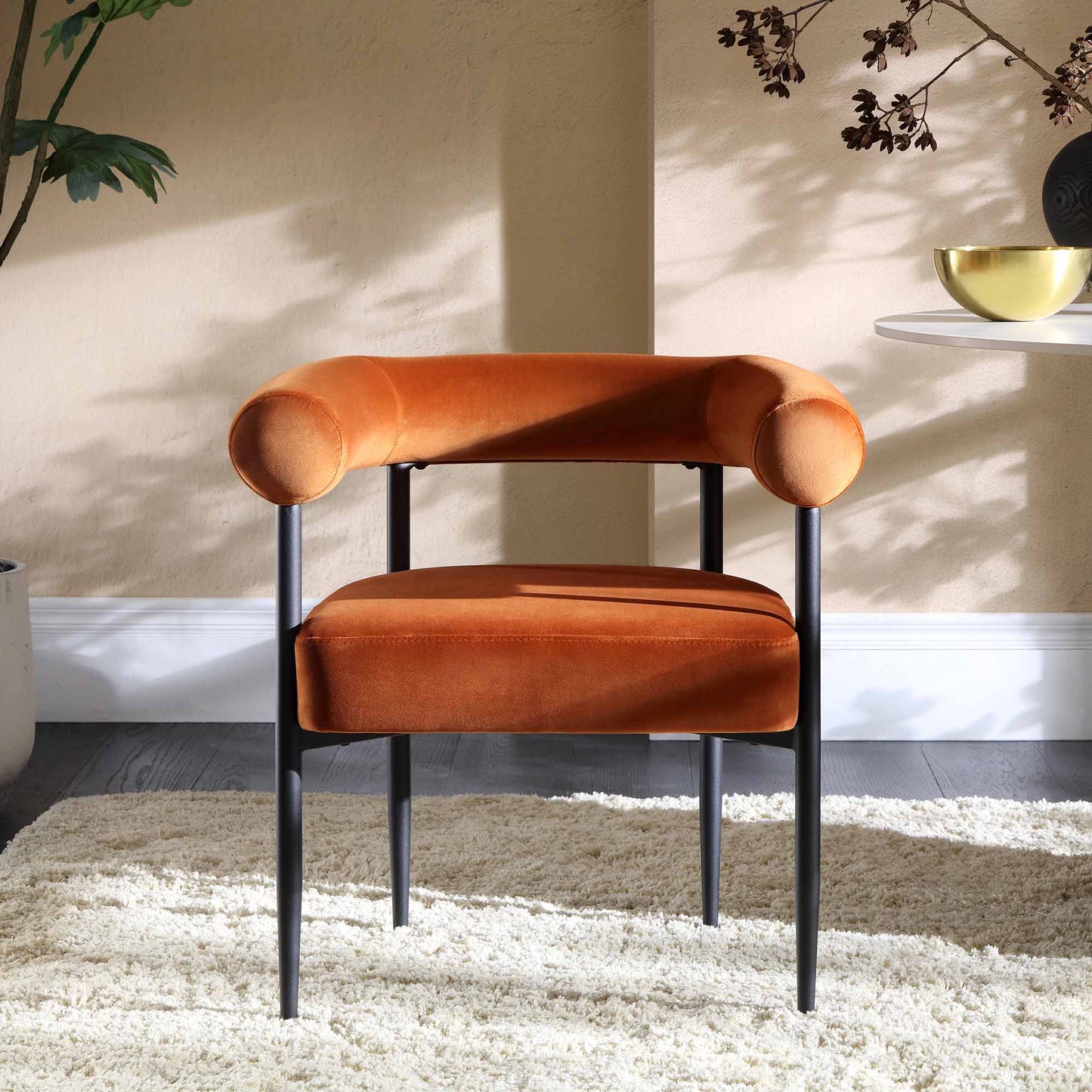 Chaise de salle à manger Fulbourn en velours rouille avec pieds noirs
