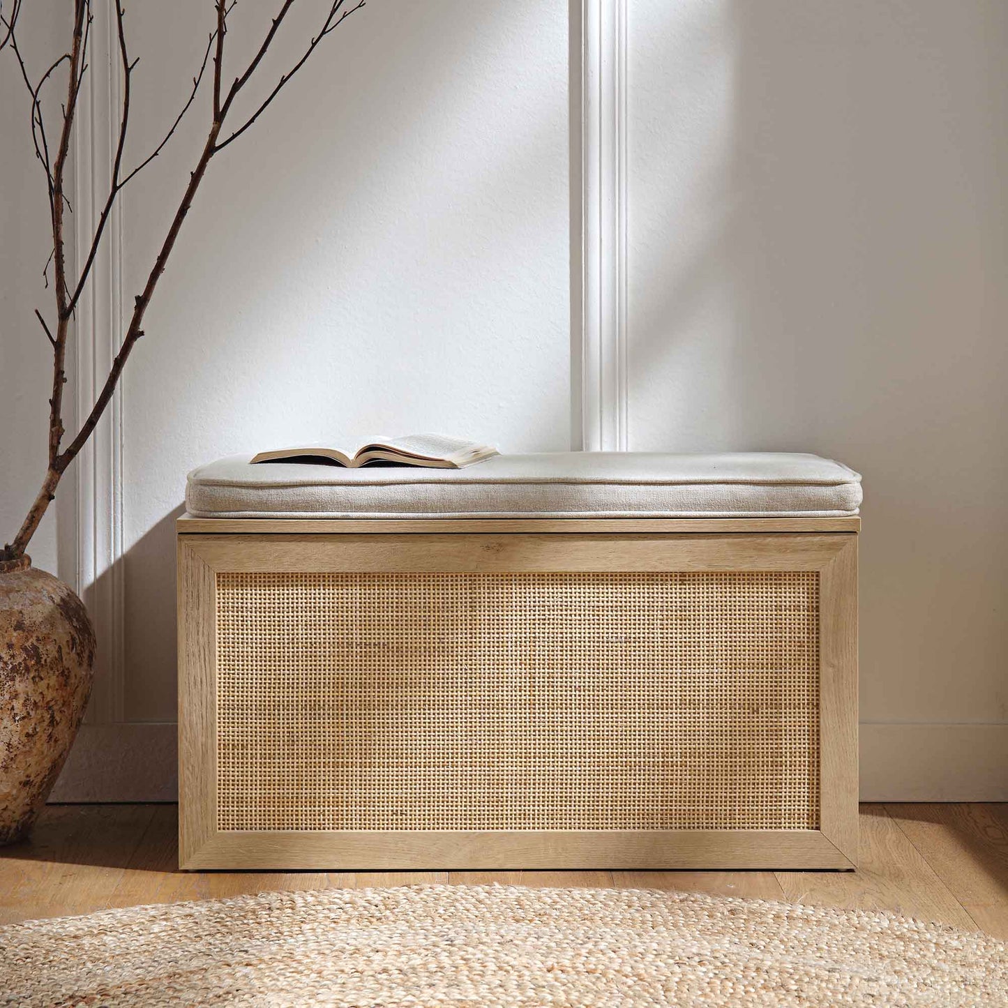 Tabouret de rangement double en rotin tressé Frances avec coussin, naturel