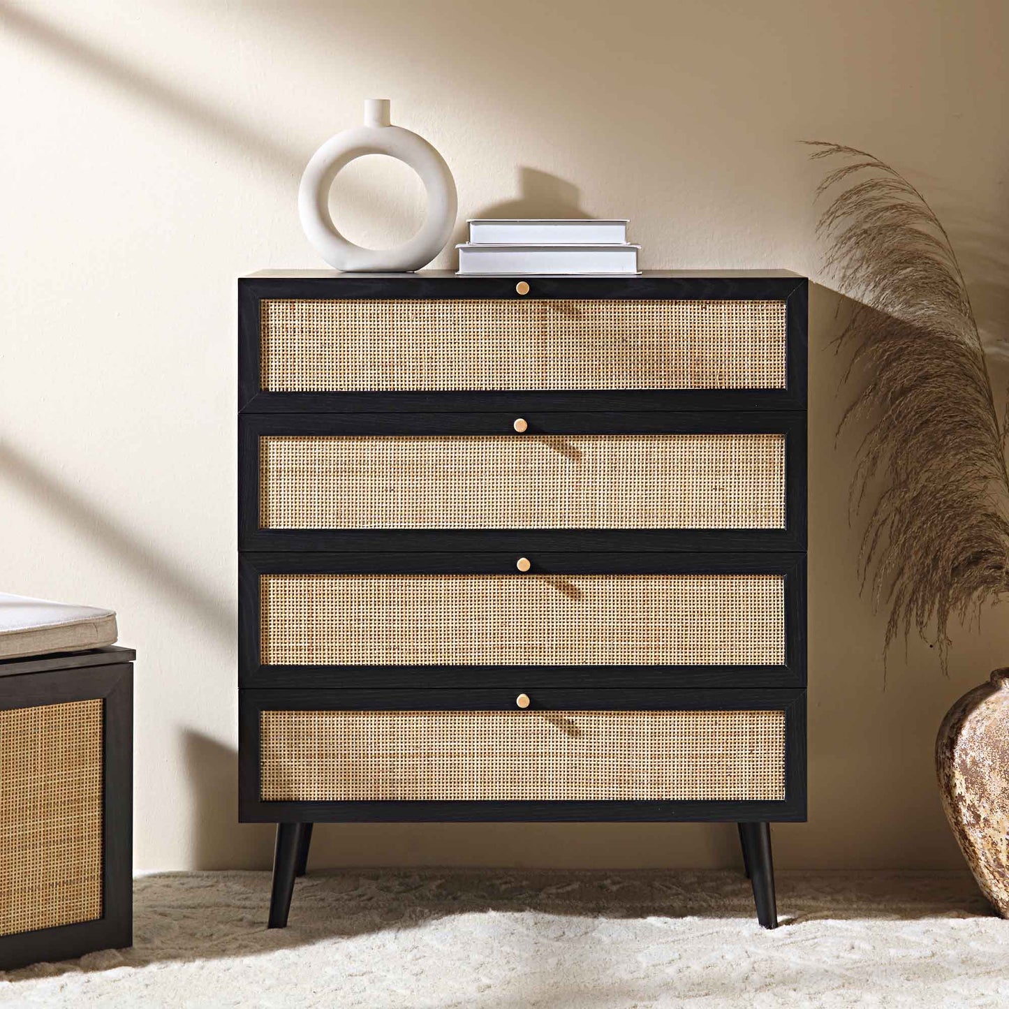 Commode haute à 4 tiroirs en rotin tressé Frances, noire