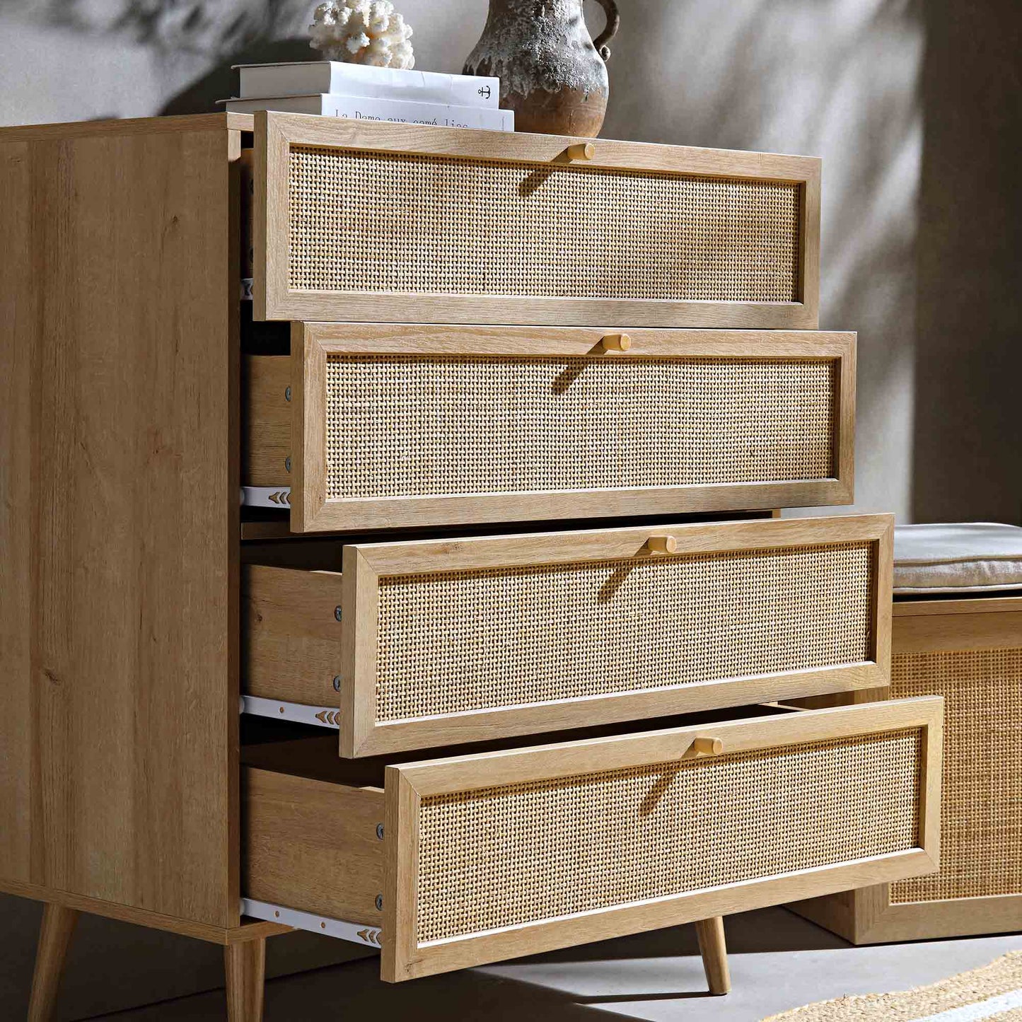Commode haute à 4 tiroirs en rotin tressé Frances, naturel