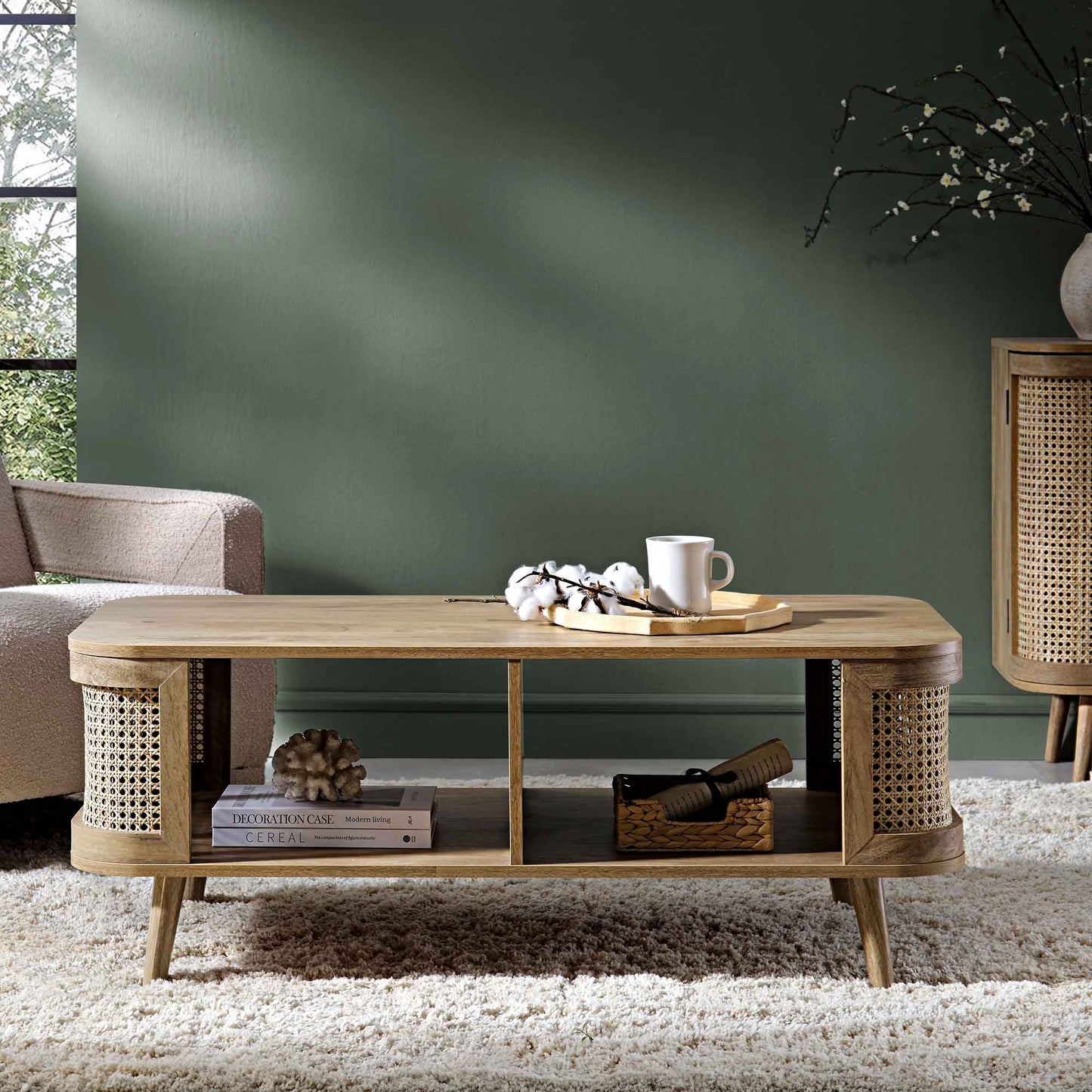 Table basse courbée en rotin Izzy, naturel