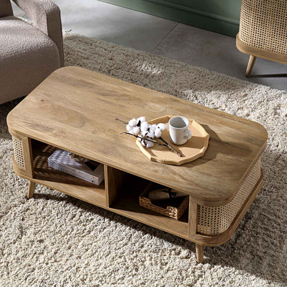 Table basse courbée en rotin Izzy, naturel