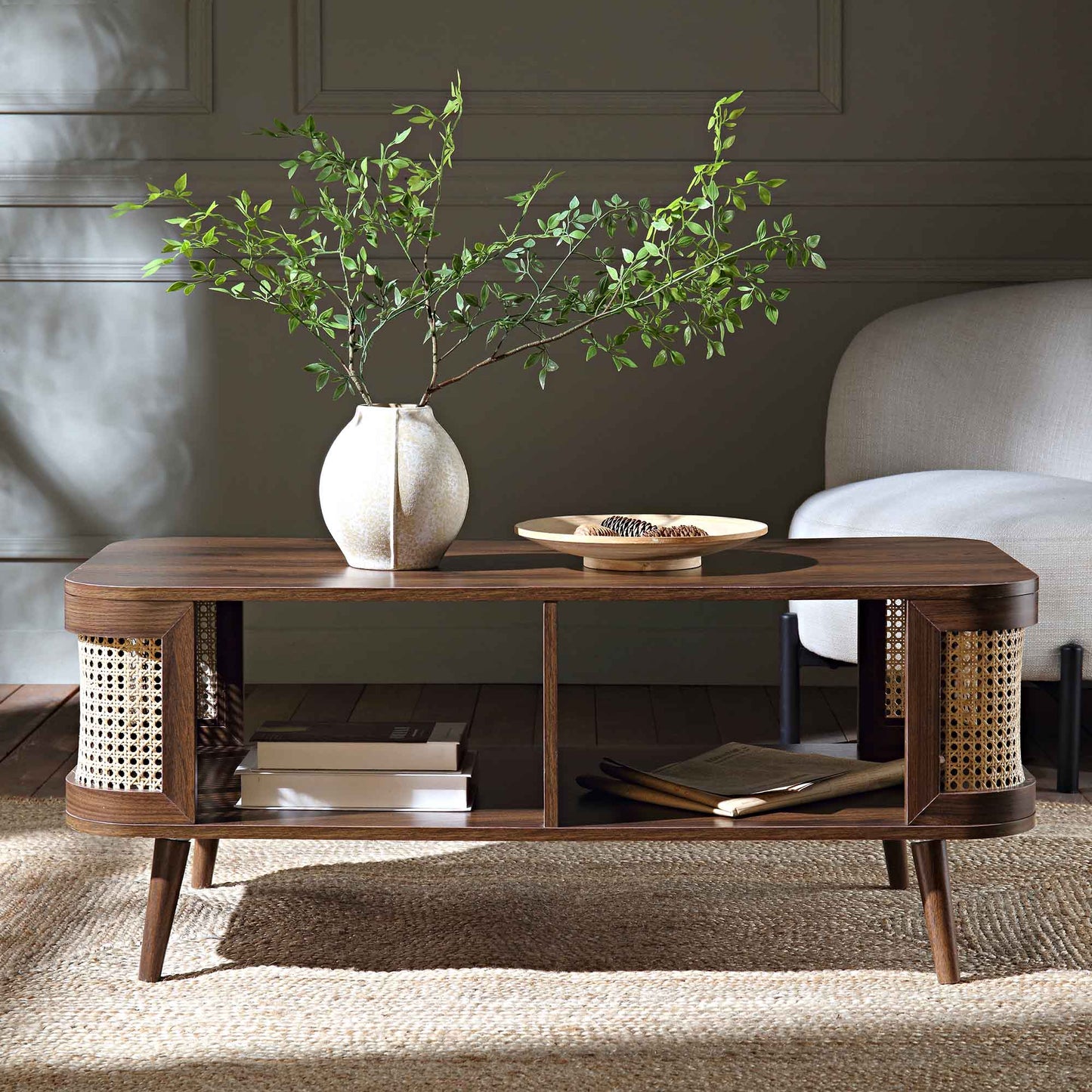 Table basse courbée en rotin Izzy, noyer