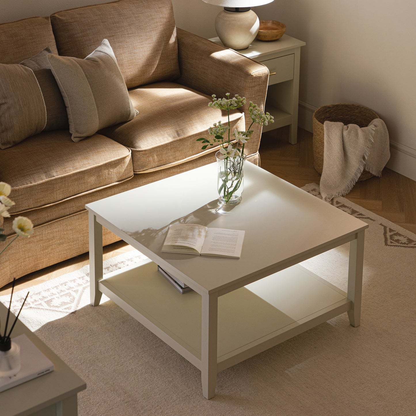 Table basse carrée Oakham 32, blanc ombré