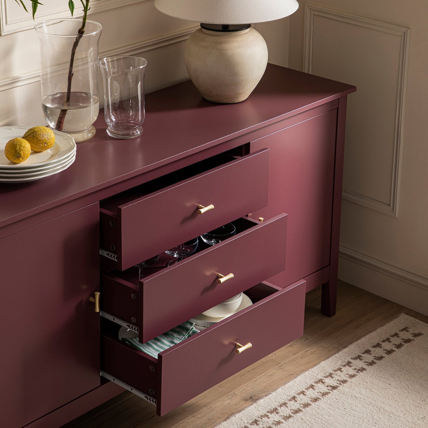 Buffet large Oakham avec tiroirs, cerisier sauvage