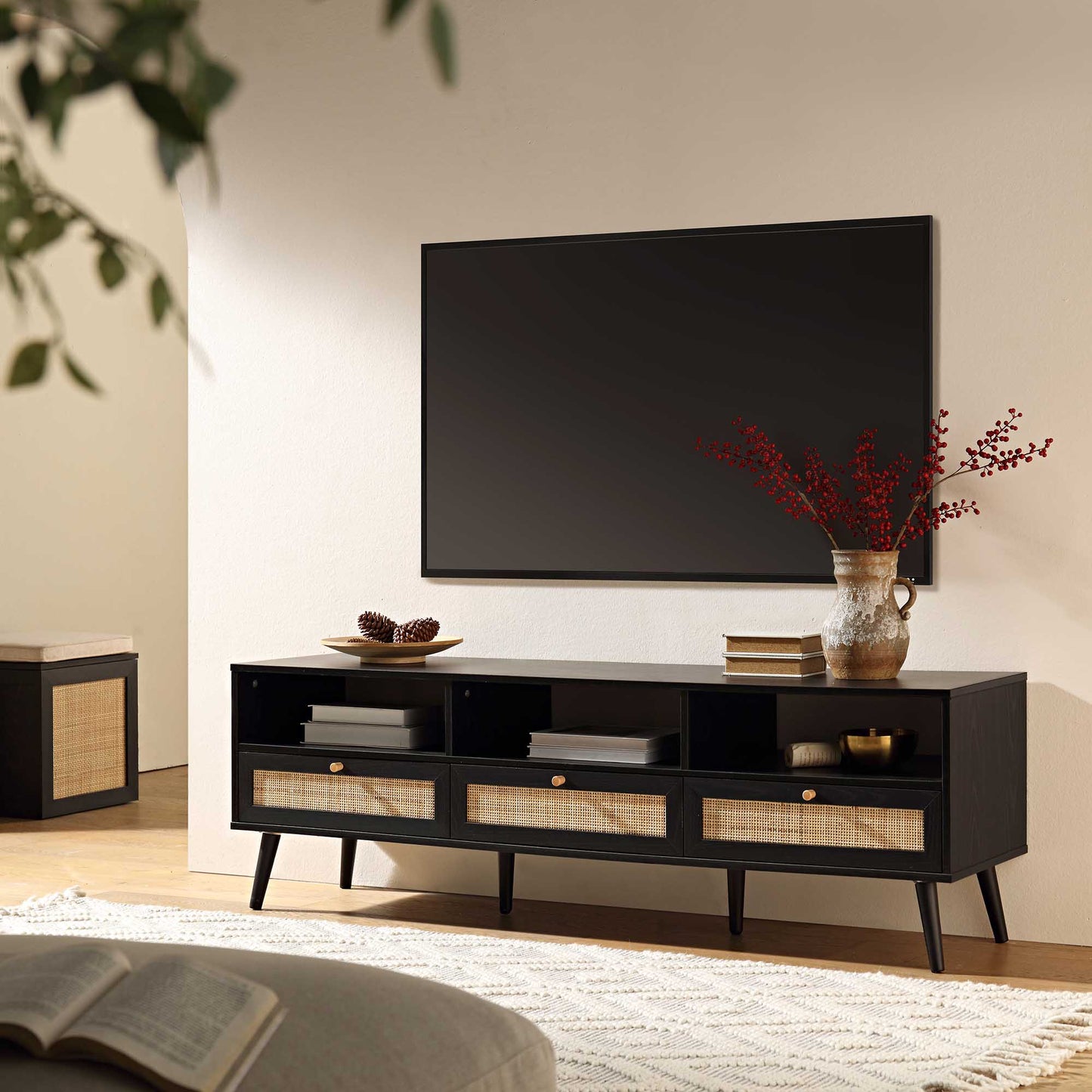 Meuble TV Frances en rotin tressé noir, 63 po, 3 tiroirs