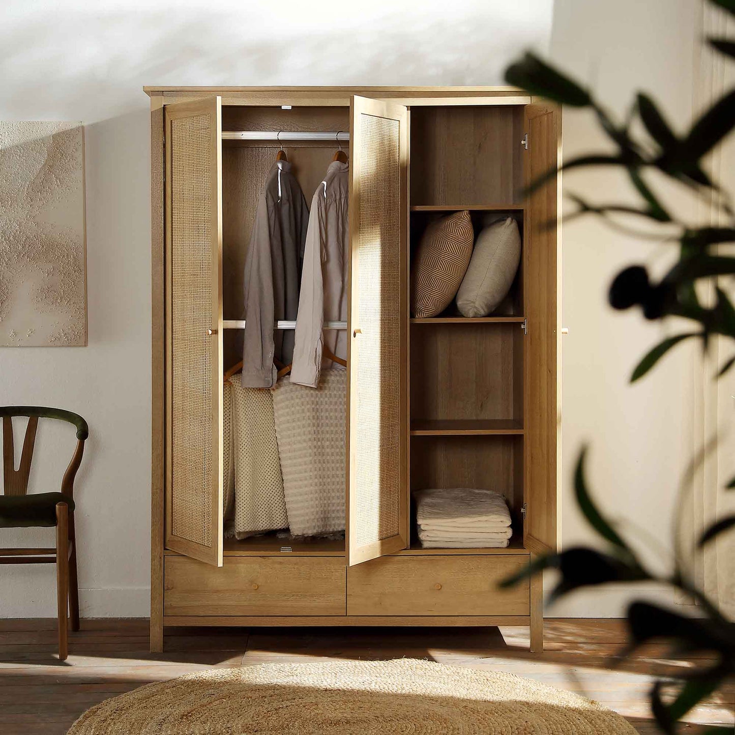 Armoire triple en rotin Frances avec 2 tiroirs, naturel
