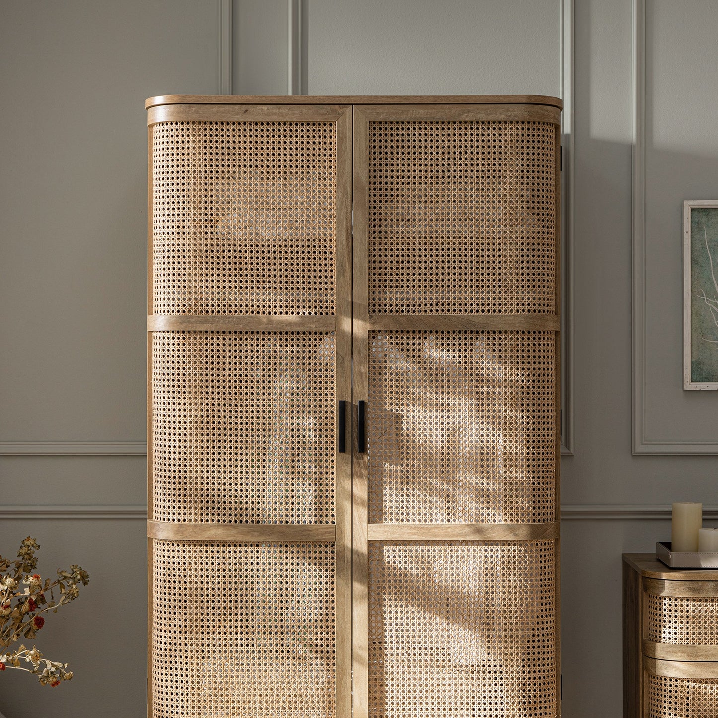 Armoire double courbée en rotin Izzy, naturel