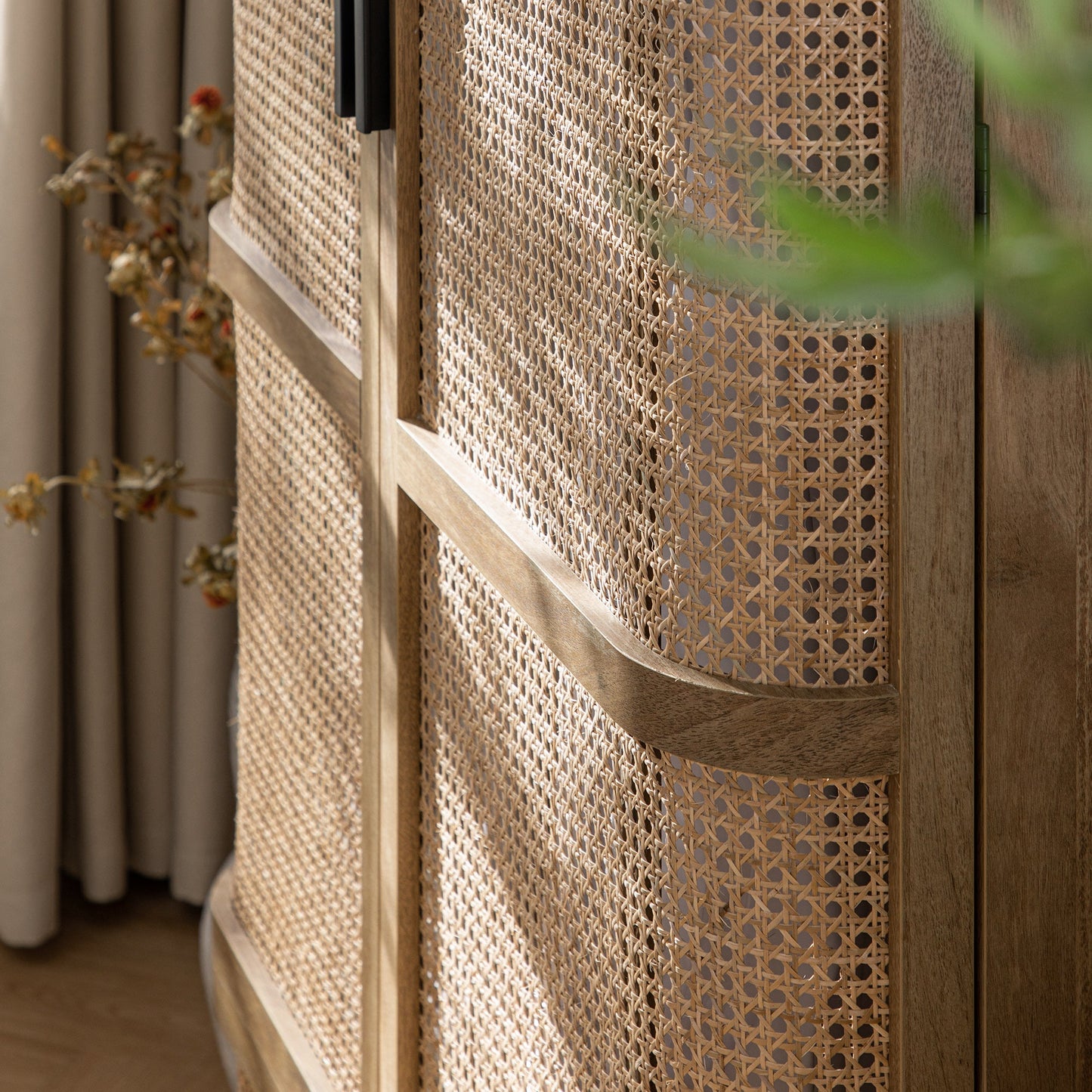 Armoire double courbée en rotin Izzy, naturel