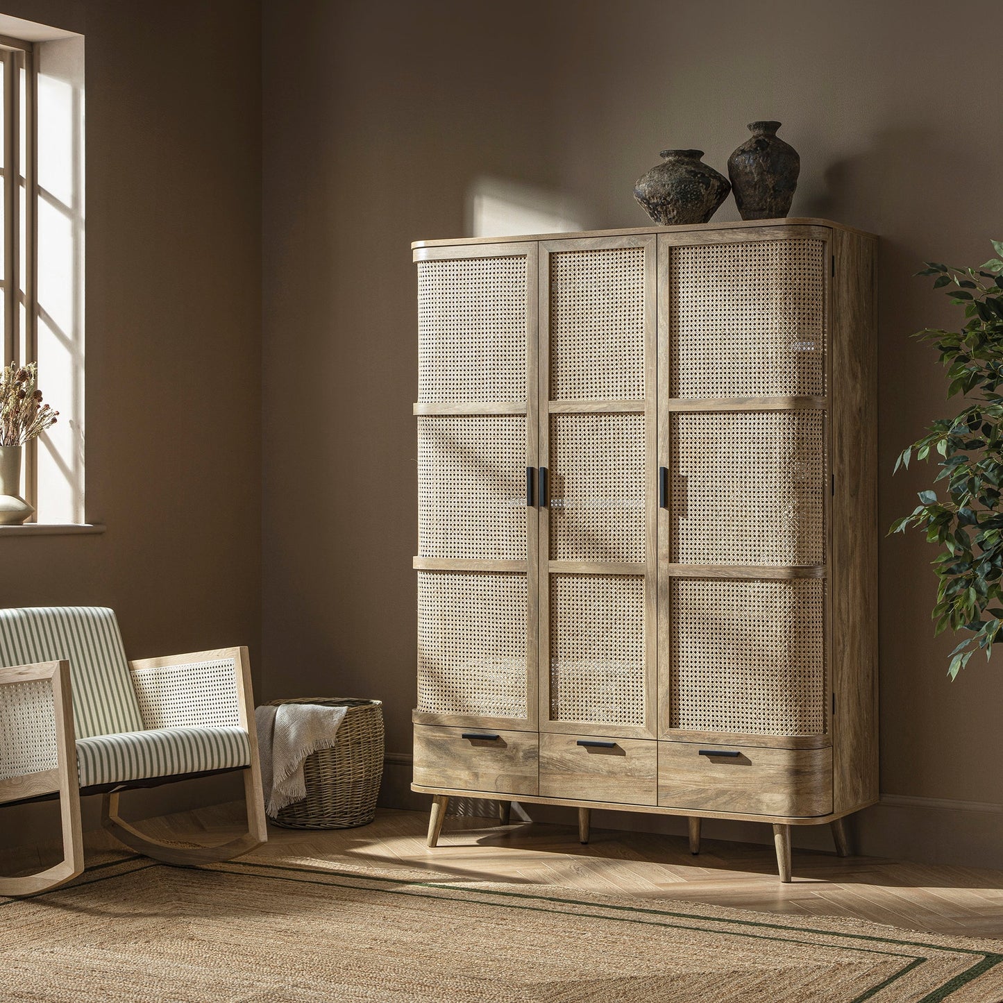 Armoire triple courbée en rotin Izzy, naturel