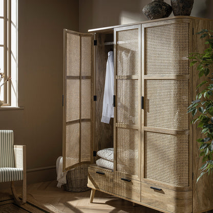 Armoire triple courbée en rotin Izzy, naturel