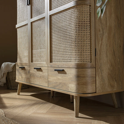 Armoire triple courbée en rotin Izzy, naturel