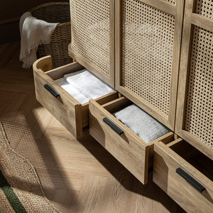 Armoire triple courbée en rotin Izzy, naturel