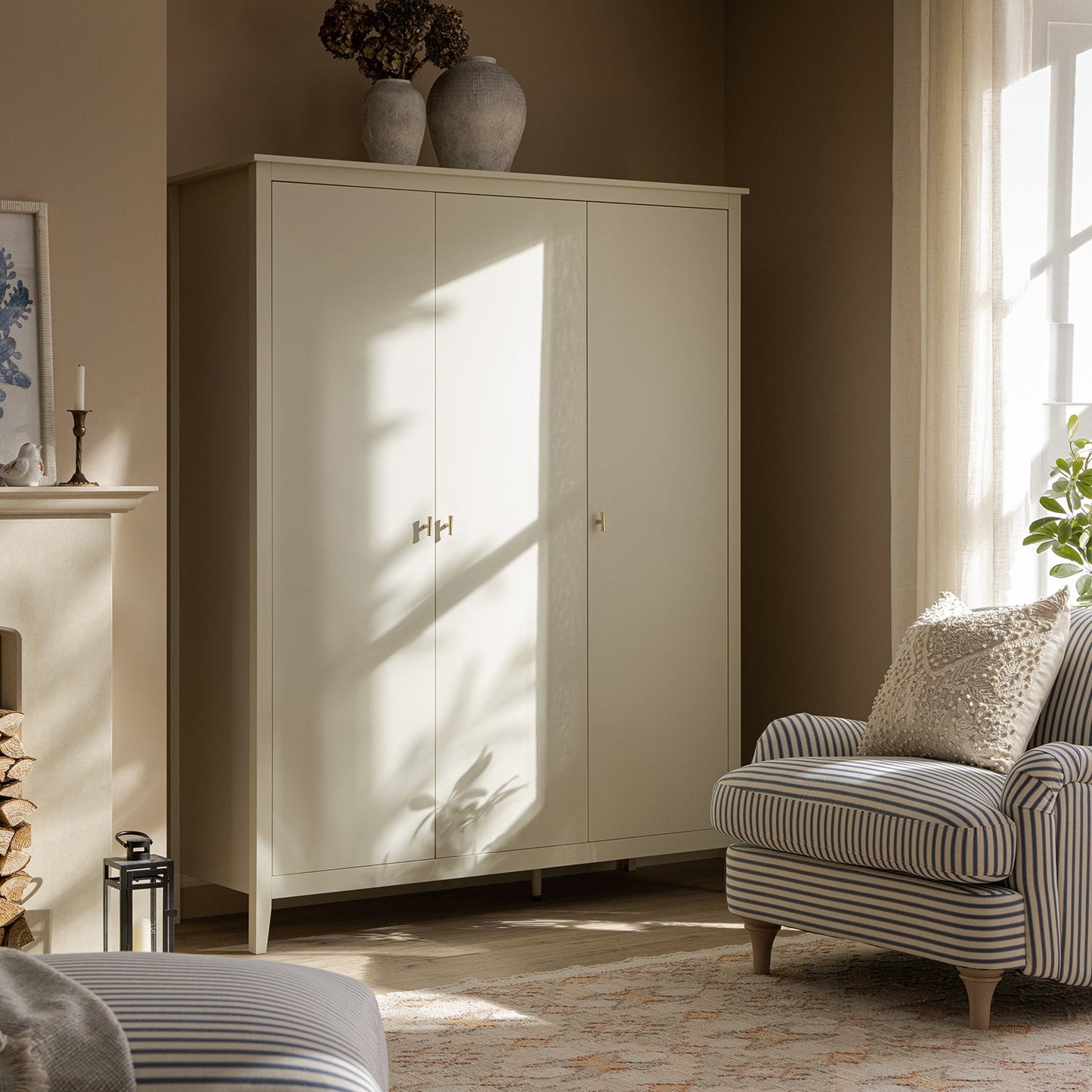 Placard triple Oakham, blanc ombragé