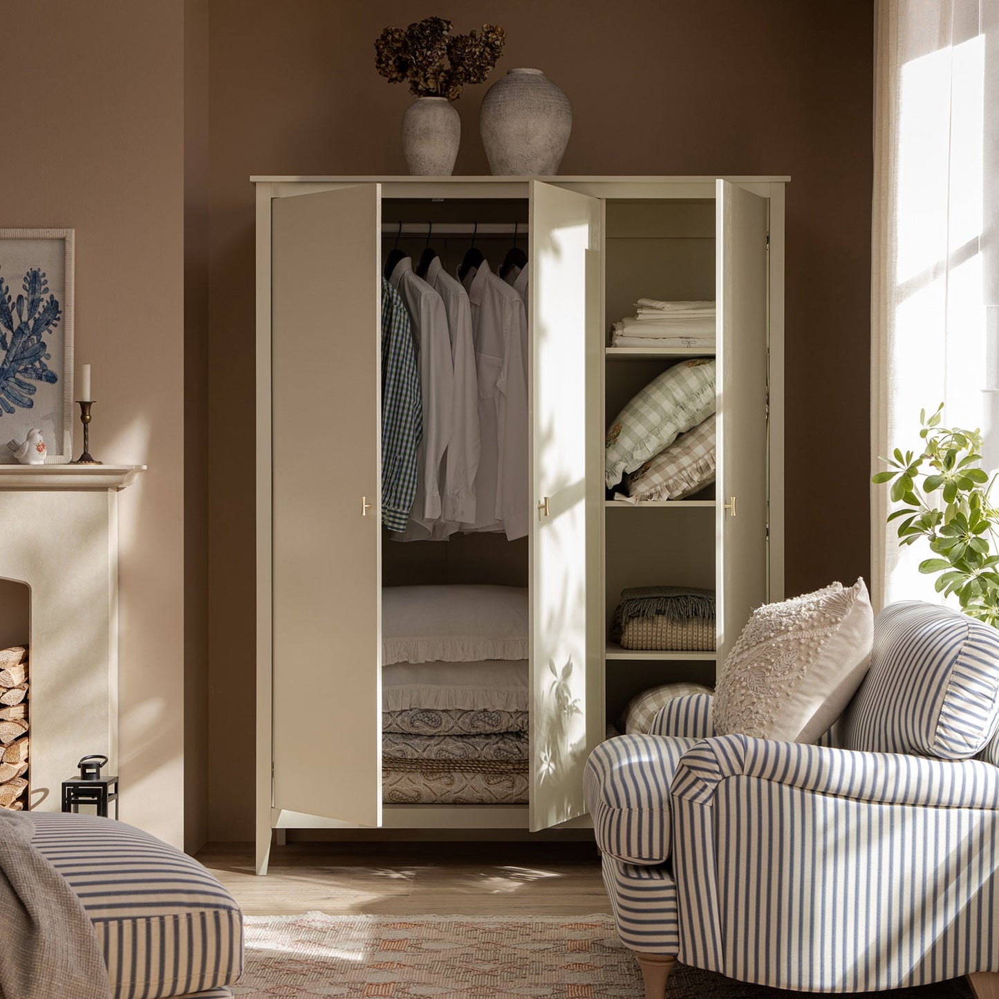 Placard triple Oakham, blanc ombragé