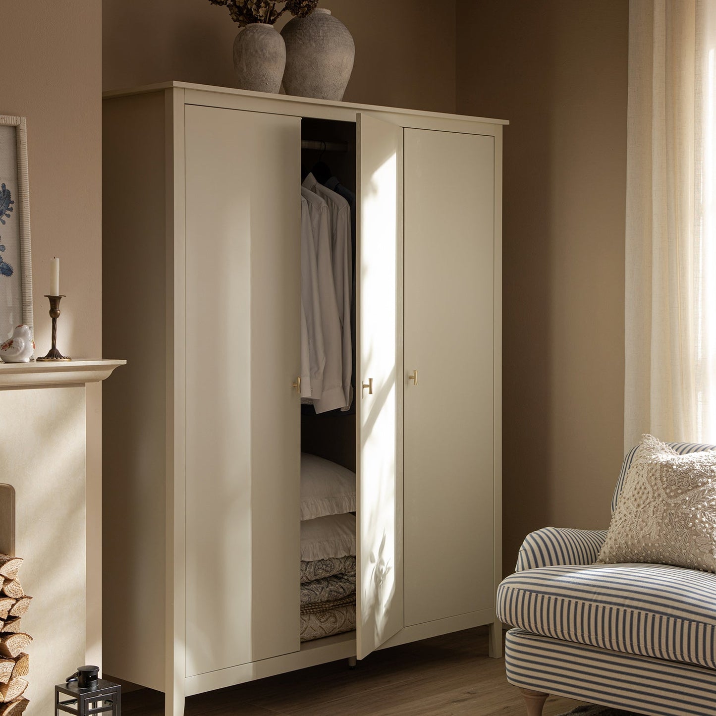 Placard triple Oakham, blanc ombragé