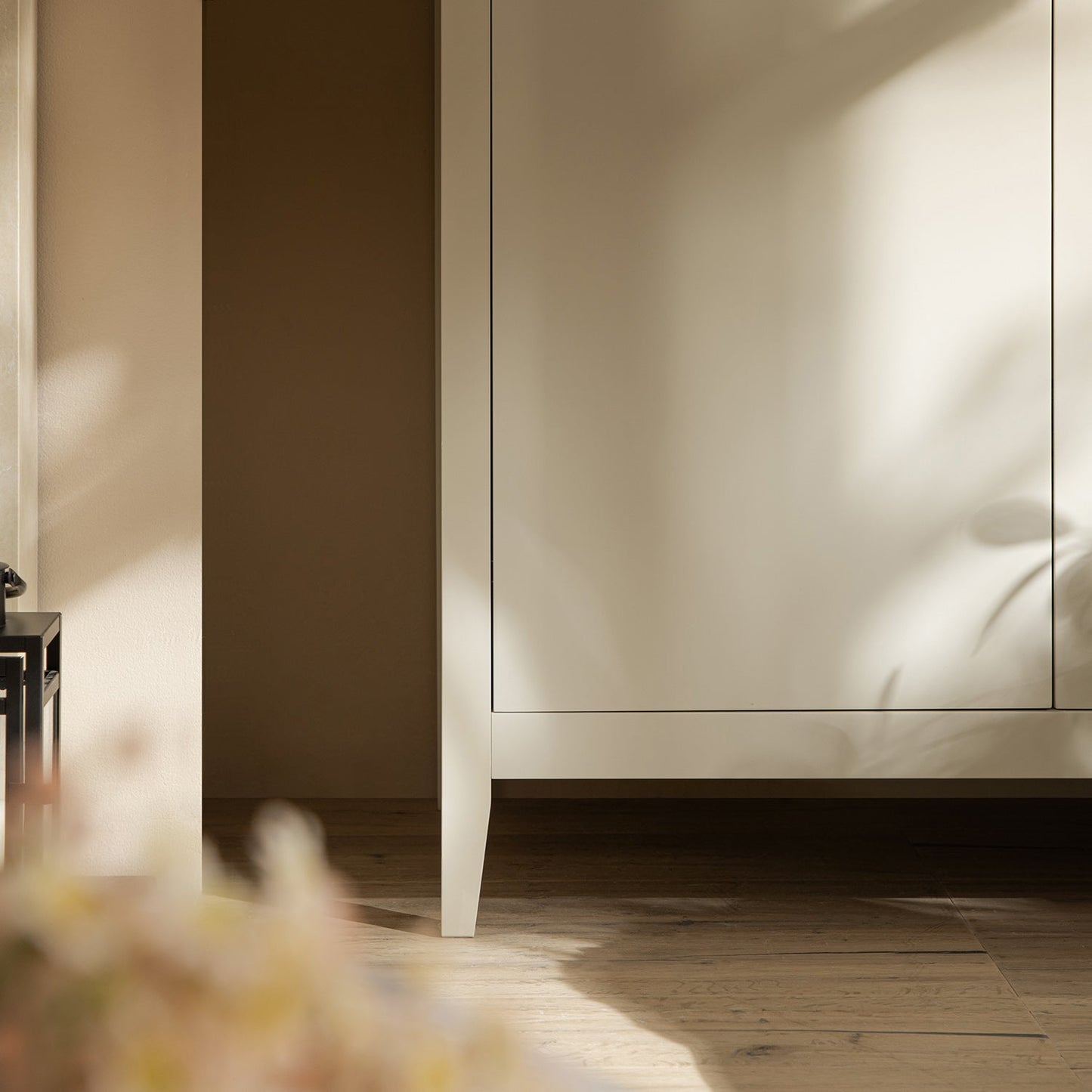 Placard triple Oakham, blanc ombragé