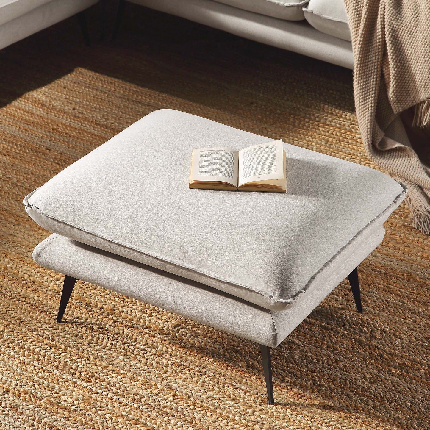 Repose-pieds en tissu Obriel avoine