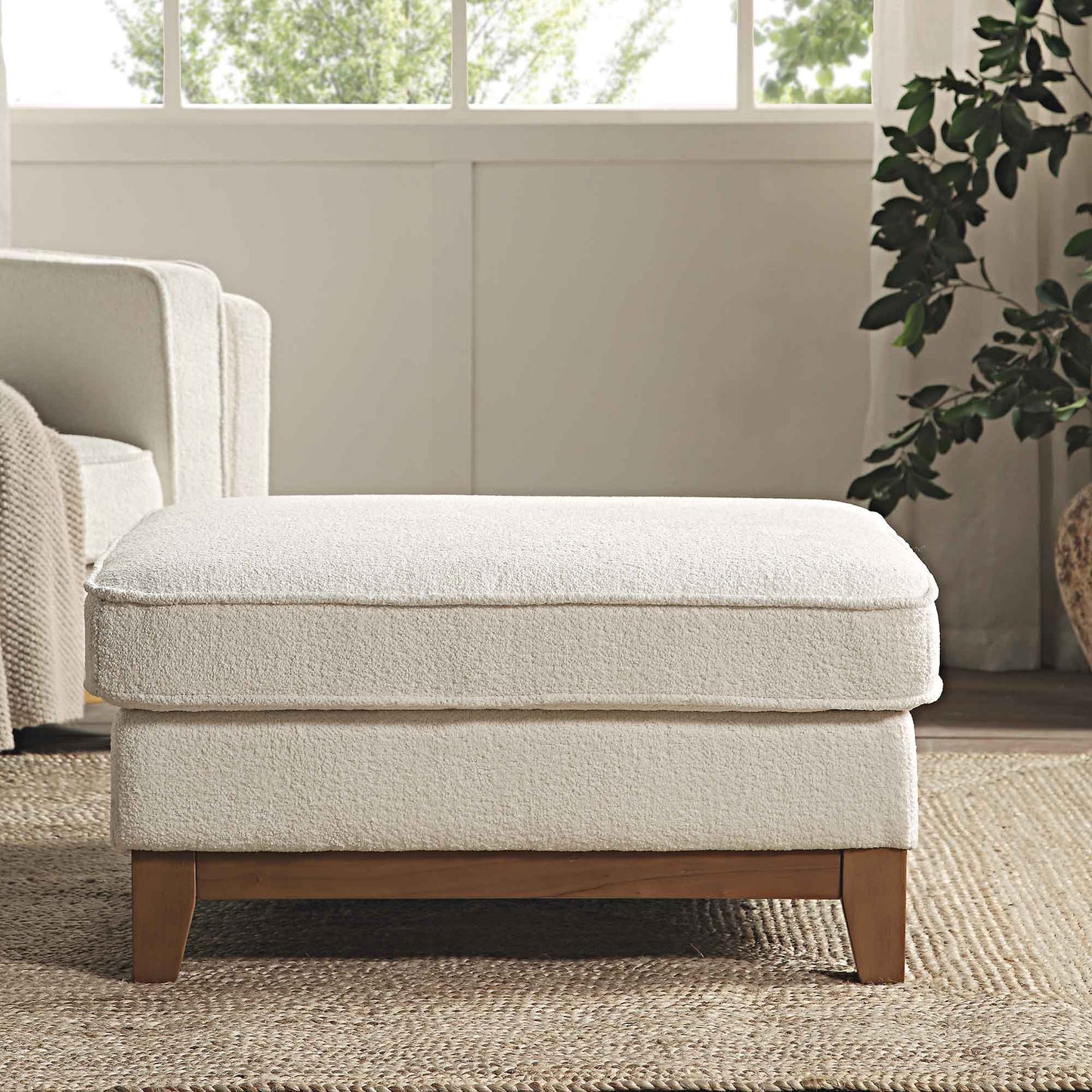 Repose-pieds de rangement en tissu bouclé beige Dipley