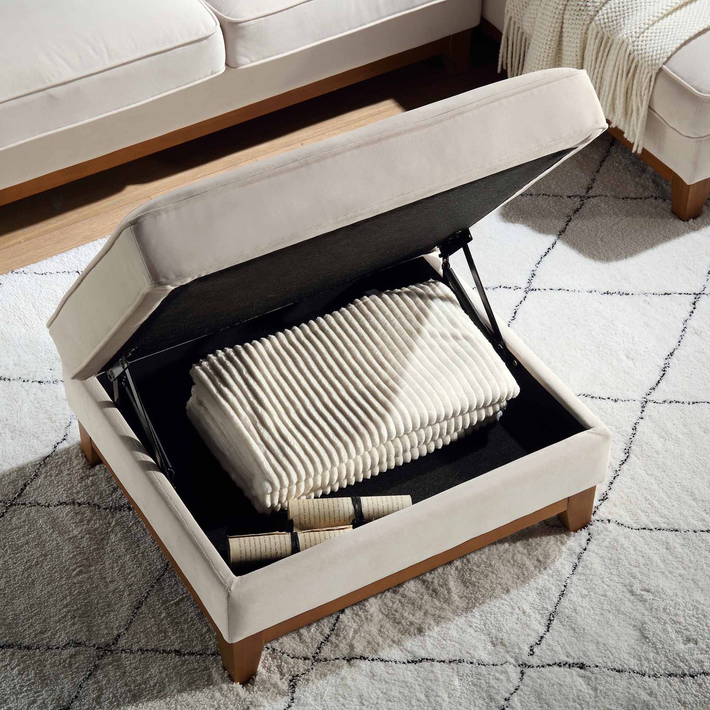 Repose-pieds de rangement en velours champagne Dipley