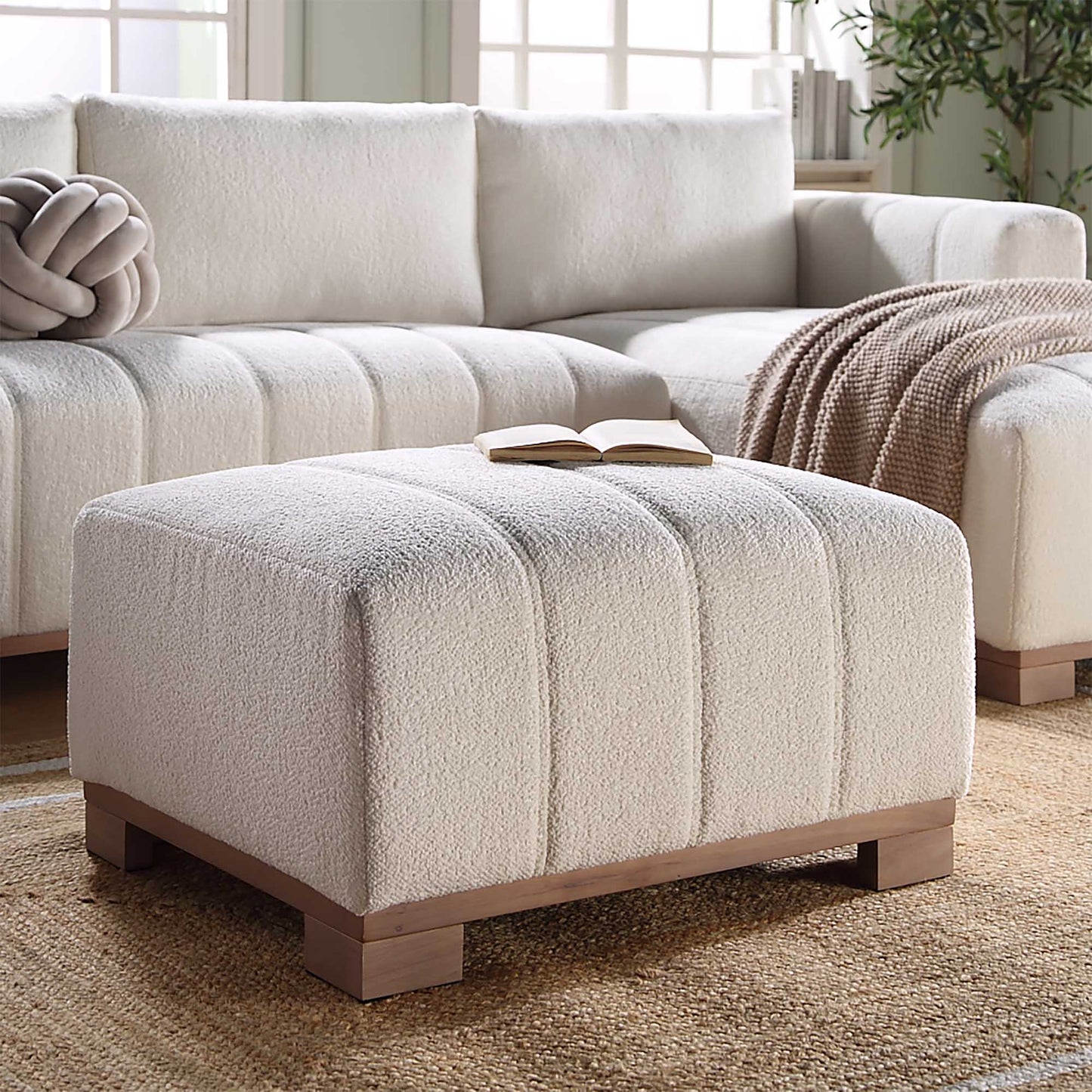 Repose-pieds Belsize Beige Boucle avec base en bois