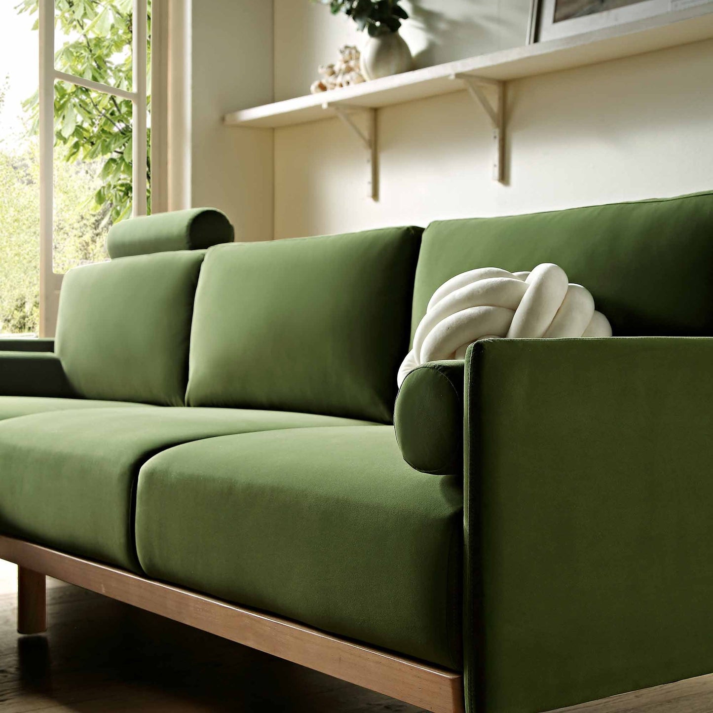 Canapé en velours vert fougère Timber, grand canapé méridienne 3 places orienté vers la gauche