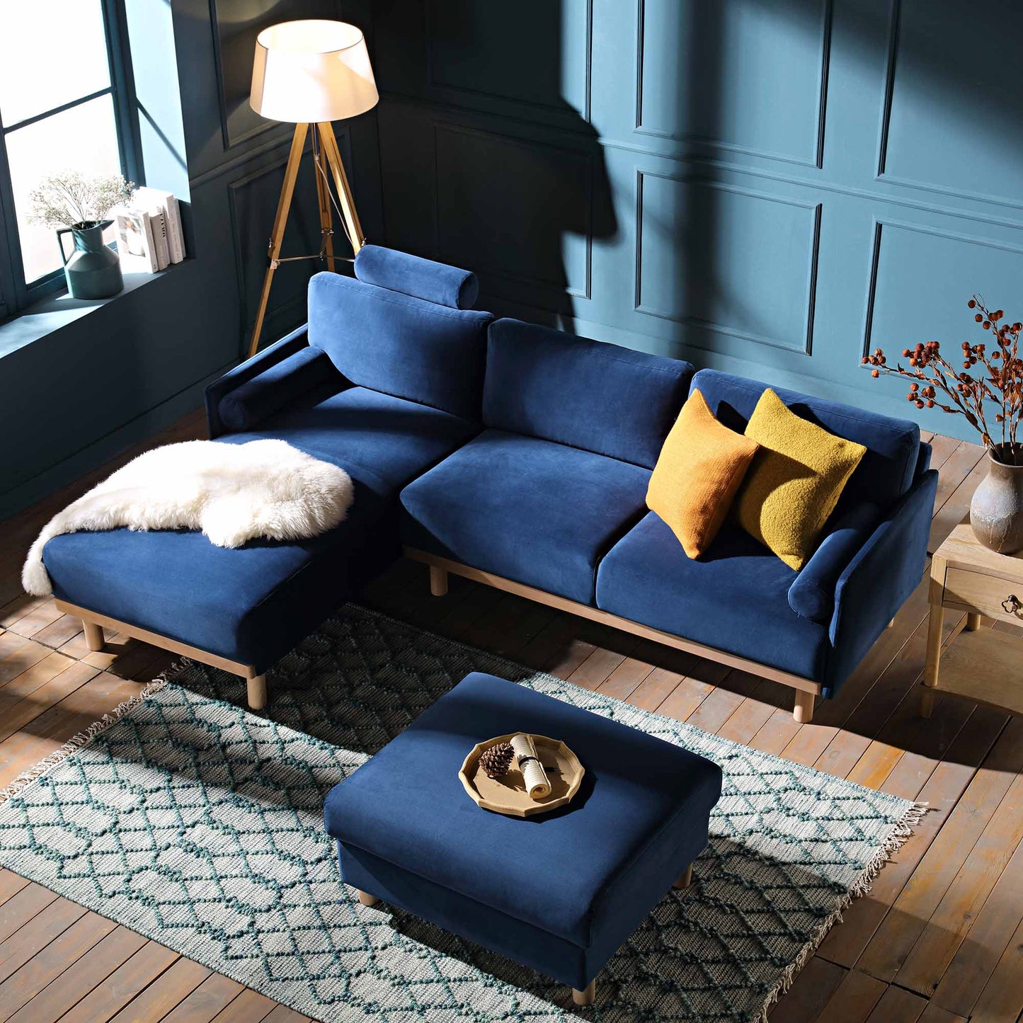 Canapé en velours bleu marine Timber, grand canapé méridienne 3 places orienté à gauche