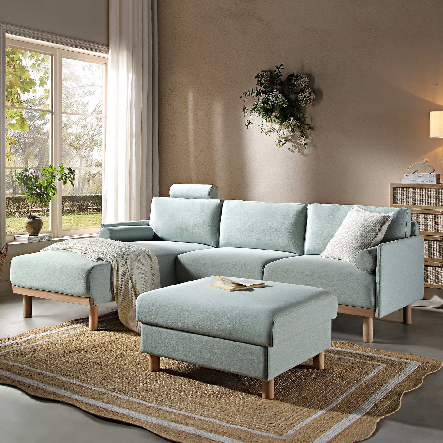Canapé en tissu vert sauge Timber, grand canapé méridienne 3 places orienté à gauche