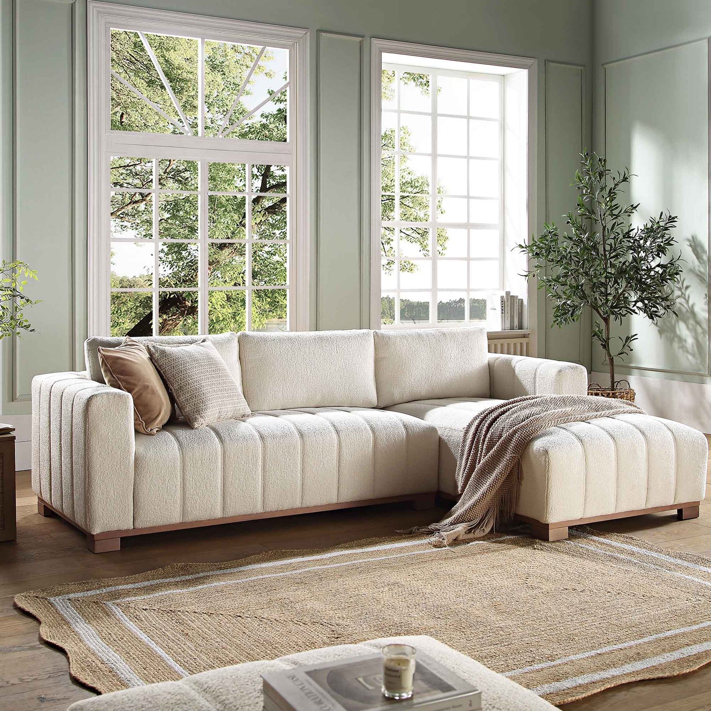 Canapé Belsize beige bouclé avec base en bois, grande méridienne orientée à droite