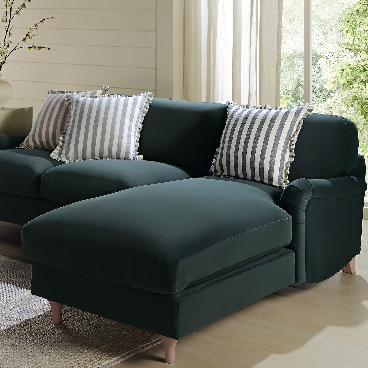 Canapé Daphnis en velours bleu égéen, grande chaise longue orientée à droite